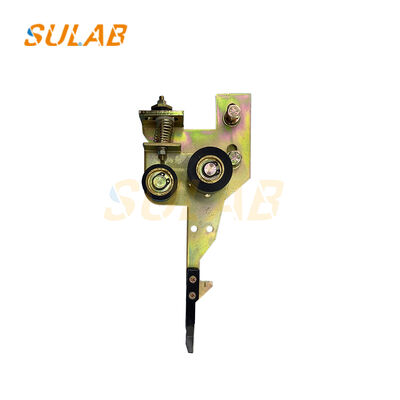 Замок двери лифта Fujitec с оцинкованной поверхностью, 250 В переменного тока / 10 А и боковым натяжением ≥1000 Н, крюк замка двери шахты MA630-05